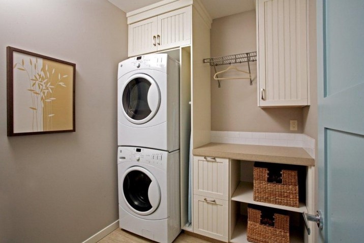 Small Laundry Room With Wall Picture Decoration Idea
