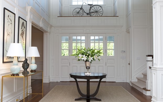 Chic and traditional entry table ideas