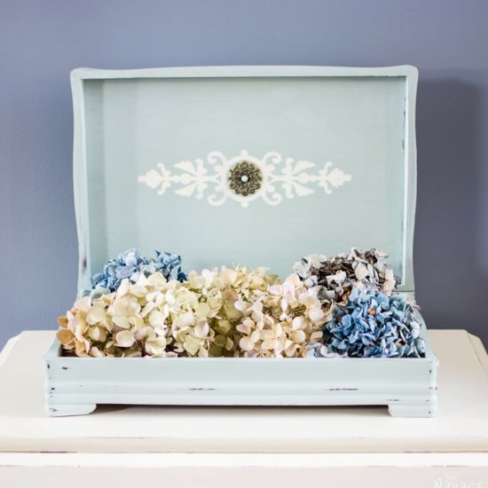 A DIY Jewelry Box with An Artistic Decoration